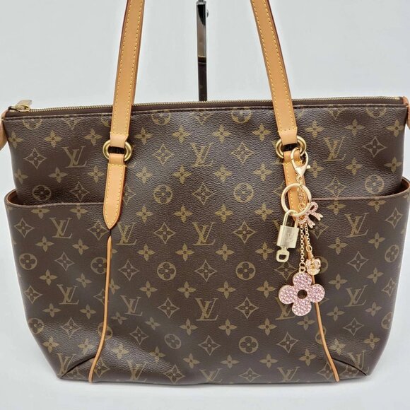 Authentic Louis Vuitton Lock & Key with unbranded Flower Bagcharm, Keycharm - Picture 3 of 9